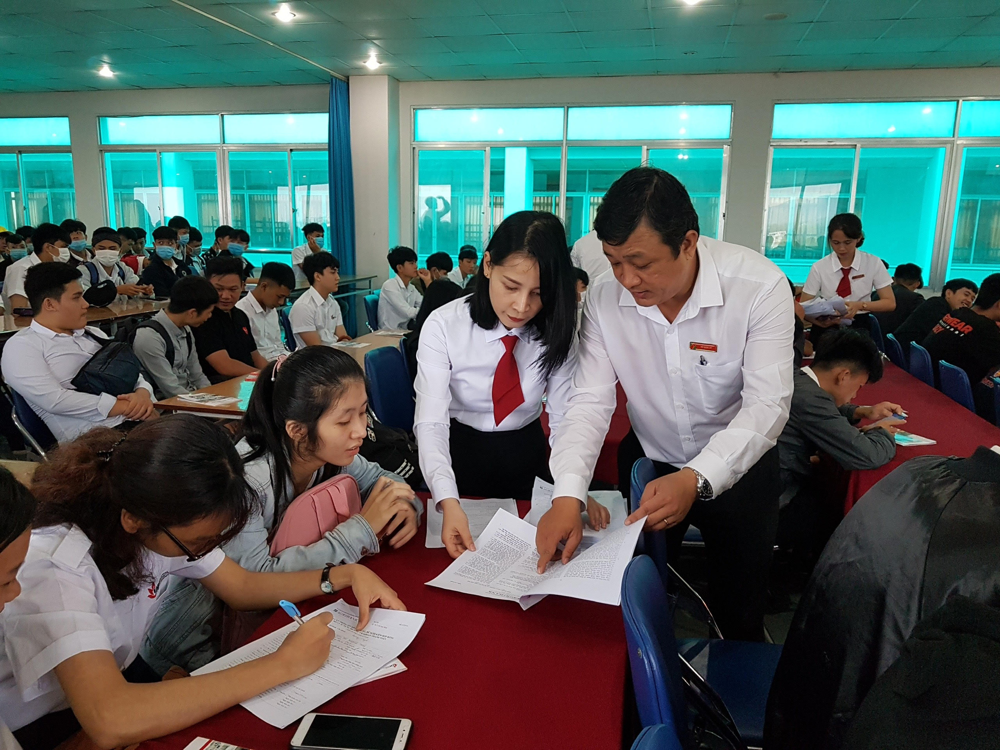 Quảng Ngãi: Agribank đồng hành cùng tân sinh viên năm 2020 - Ảnh 6. Quảng Ngãi: Agribank đồng hành cùng tân sinh viên năm 2020 - Ảnh 6.