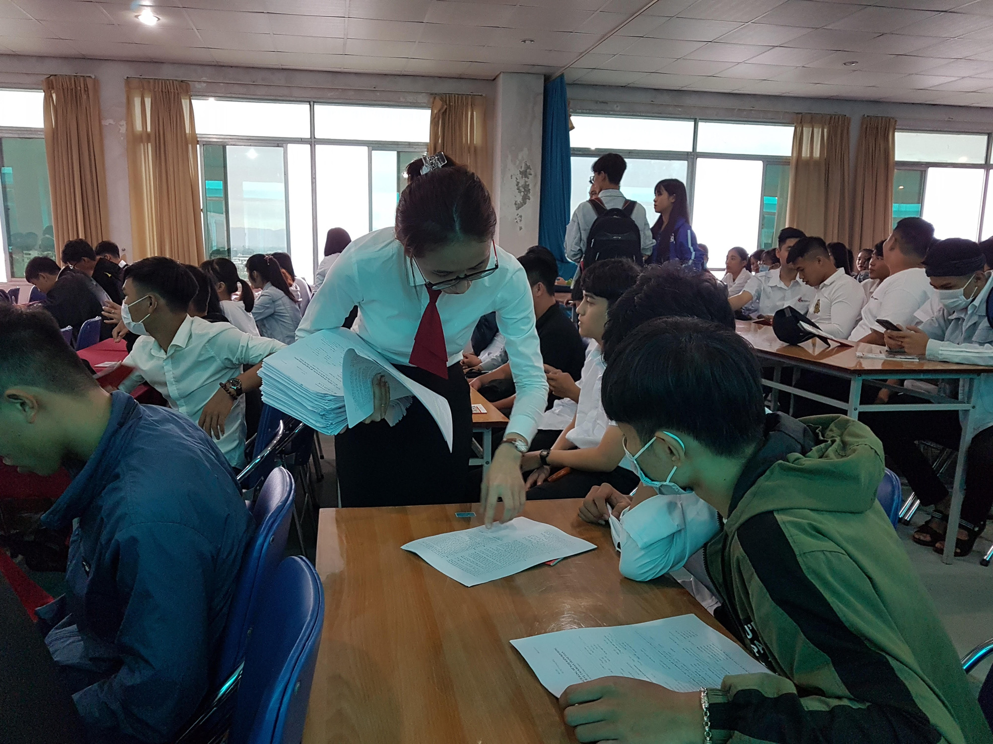 Quảng Ngãi: Agribank đồng hành cùng tân sinh viên năm 2020 - Ảnh 4. Quảng Ngãi: Agribank đồng hành cùng tân sinh viên năm 2020 - Ảnh 4.