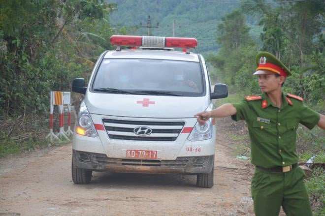 Đến 14 giờ 15 phút đã tìm thấy 6 thi thể trong Đoàn cán bộ công tác tại Tiểu khu 67 - Ảnh 10.
