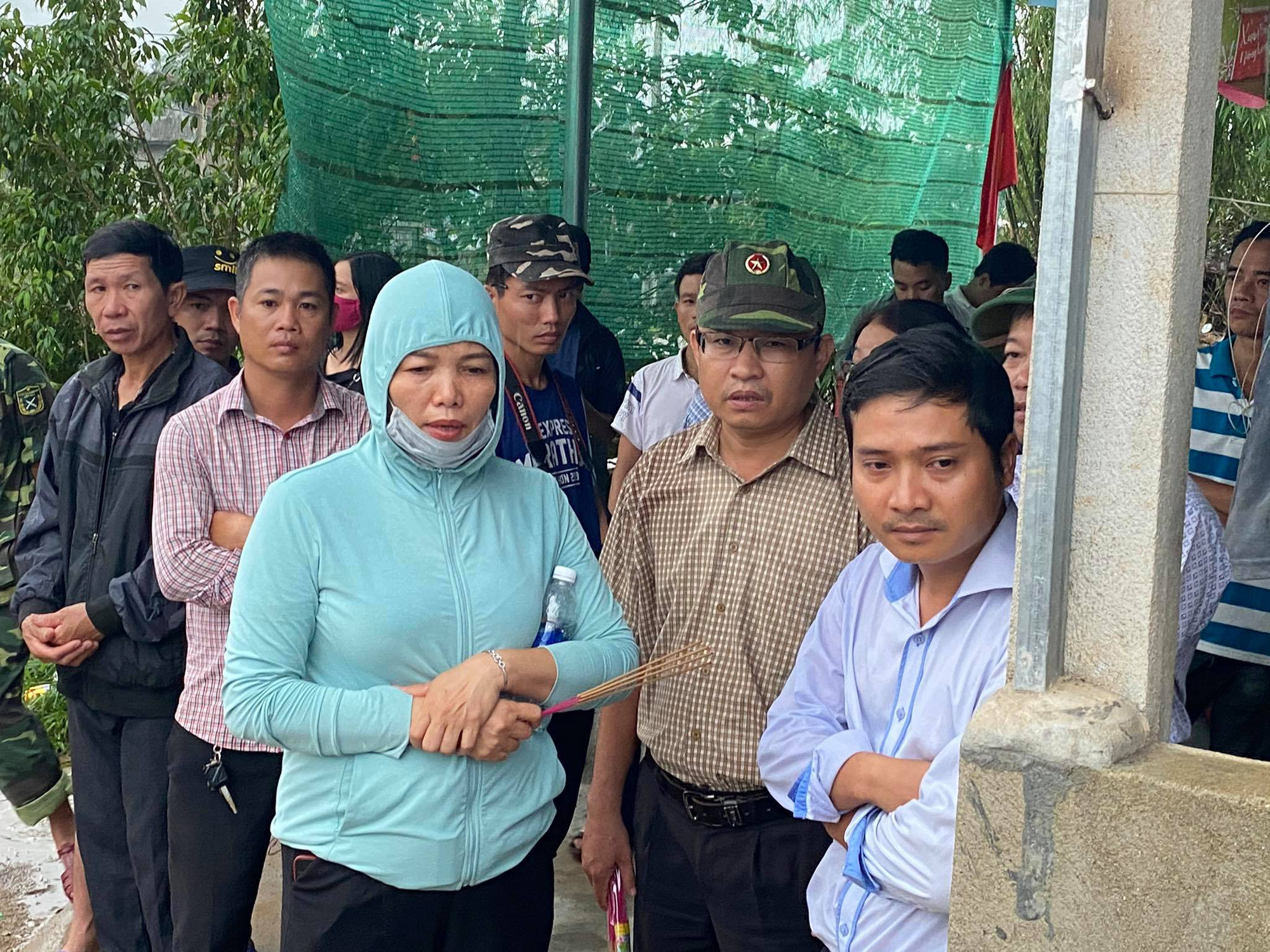 Trực tiếp: Xót xa tìm đủ 13 thi thể dưới lớp đất khi cứu nạn Rào Trăng 3 - Ảnh 6.