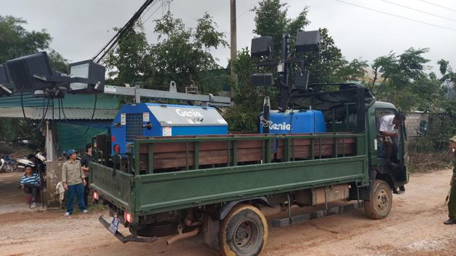 Trực tiếp: Xót xa tìm đủ 13 thi thể dưới lớp đất khi cứu nạn Rào Trăng 3 - Ảnh 10.