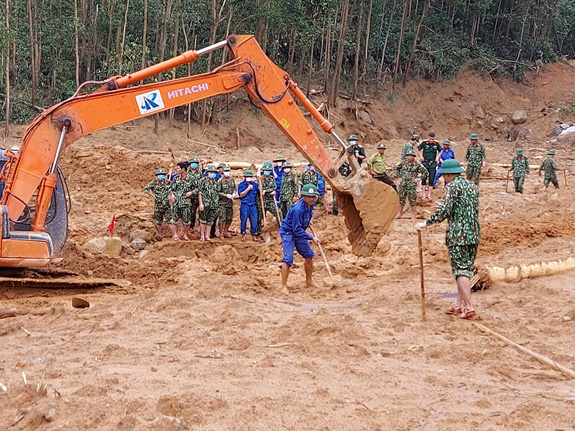 Sạt lở thủy điện Rào Trăng 3: Hiện đã tìm thấy 7 thi thể tại Tiểu khu 67 - Ảnh 6.