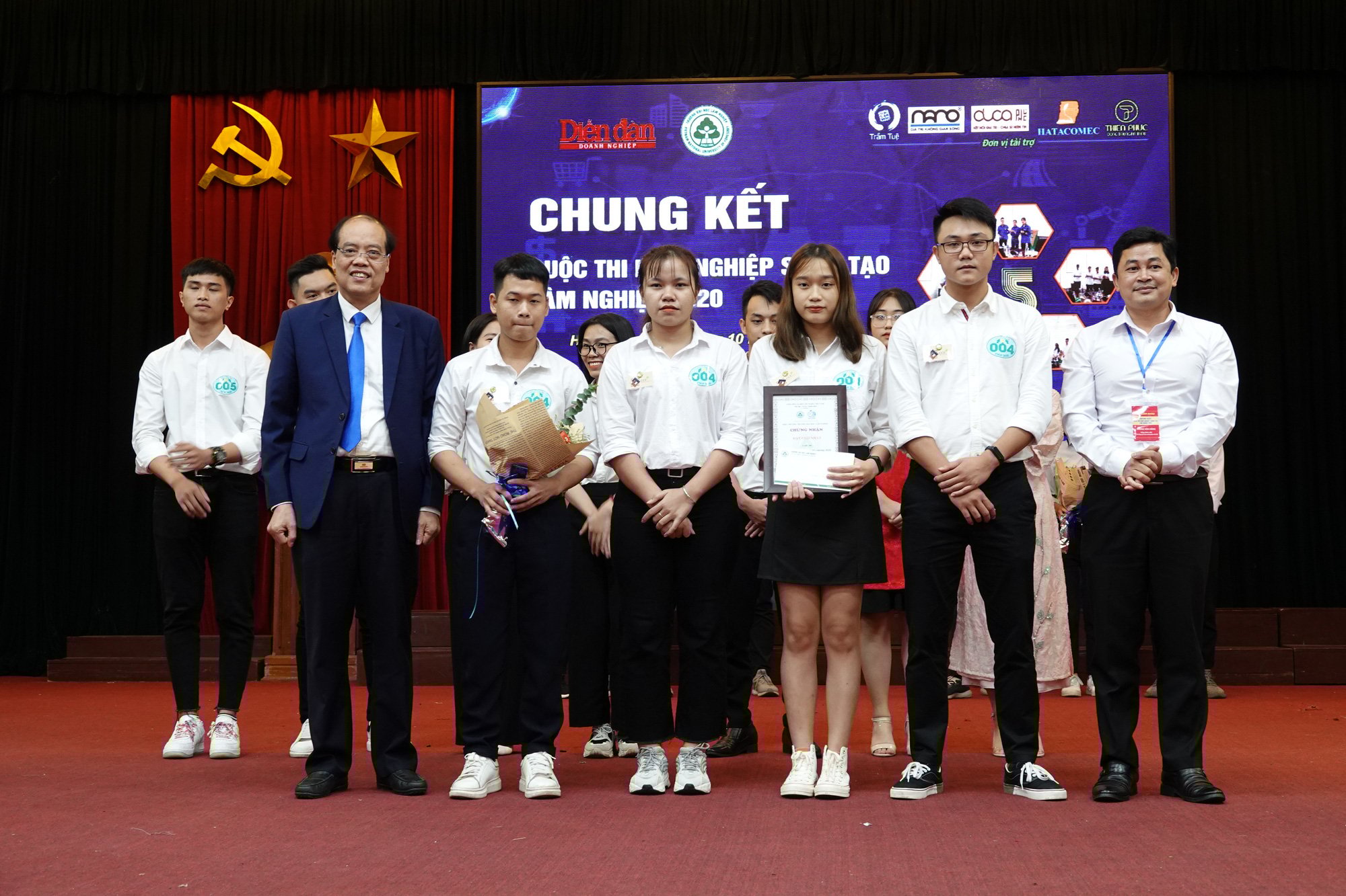 Sàn gỗ từ cây dừa đoạt giải nhất cuộc thi Khởi nghiệp sáng tạo Lâm nghiệp - Ảnh 2.