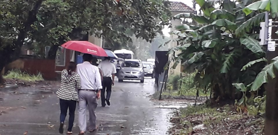 Rất đông người dân vào thắp hương 13 cán bộ, chiến sỹ tại Bệnh viện Quân y 268 - Ảnh 5.