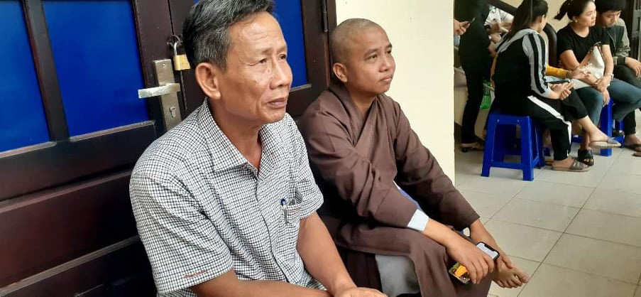 Rất đông người dân vào thắp hương 13 cán bộ, chiến sỹ tại Bệnh viện Quân y 268 - Ảnh 6.