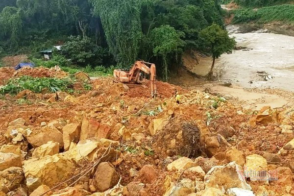 Cứu hộ vào thủy điện Rào Trăng 3 tạm ngừng di chuyển vì mưa dữ dội - Ảnh 5.