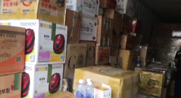 Phát hiện lượng lớn hàng hóa nhập lậu tại Cảng Cát Lái - Ảnh 2. Phát hiện lượng lớn hàng hóa nhập lậu tại Cảng Cát Lái - Ảnh 2.