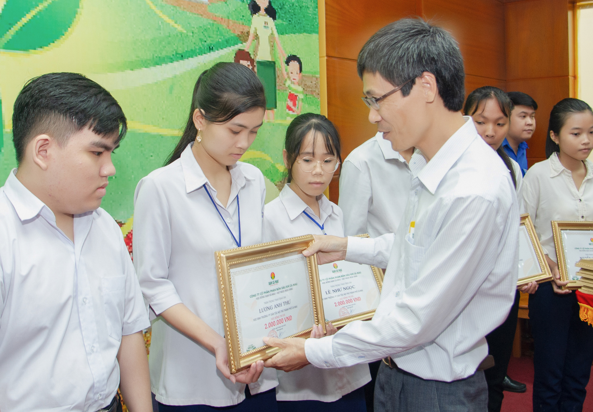 Những suất học bổng Đạm Cà Mau thật đặc biệt - Ảnh 1.