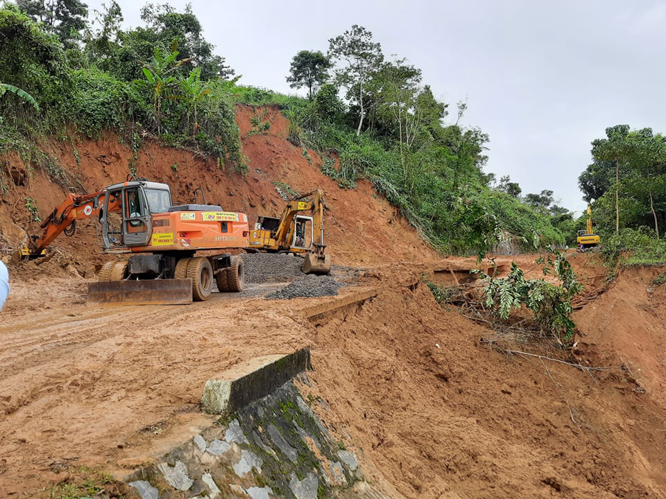 Cập nhật: Sạt lở kinh hoàng ở Quảng Trị, vùi lấp khoảng 20 cán bộ, chiến sĩ - Ảnh 1.