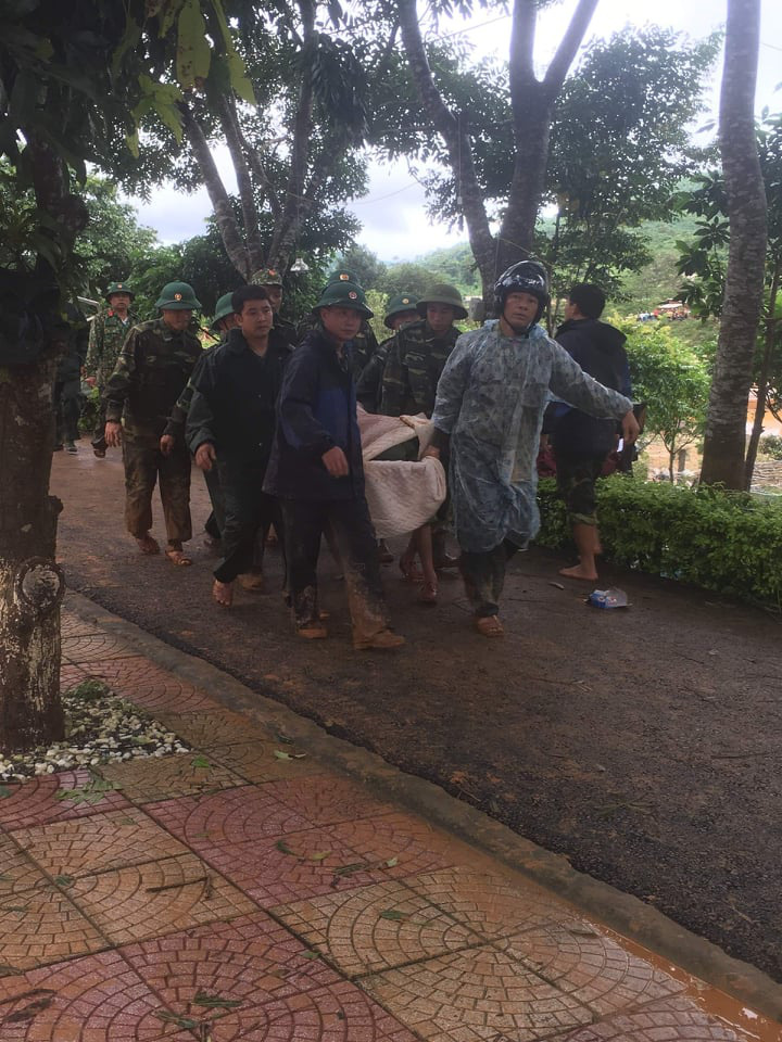 Cập nhật: Sạt lở vùi lấp 22 cán bộ, chiến sĩ ở Quảng Trị, tìm thấy 8 thi thể  - Ảnh 3.