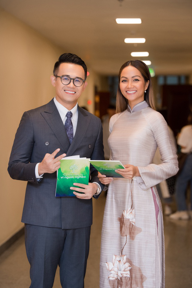 H’Hen Niê bật khóc trước lời trách mắng “từ thiện keo kiệt” vì ủng hộ 50 triệu đồng cho bà con vùng lũ - Ảnh 1.
