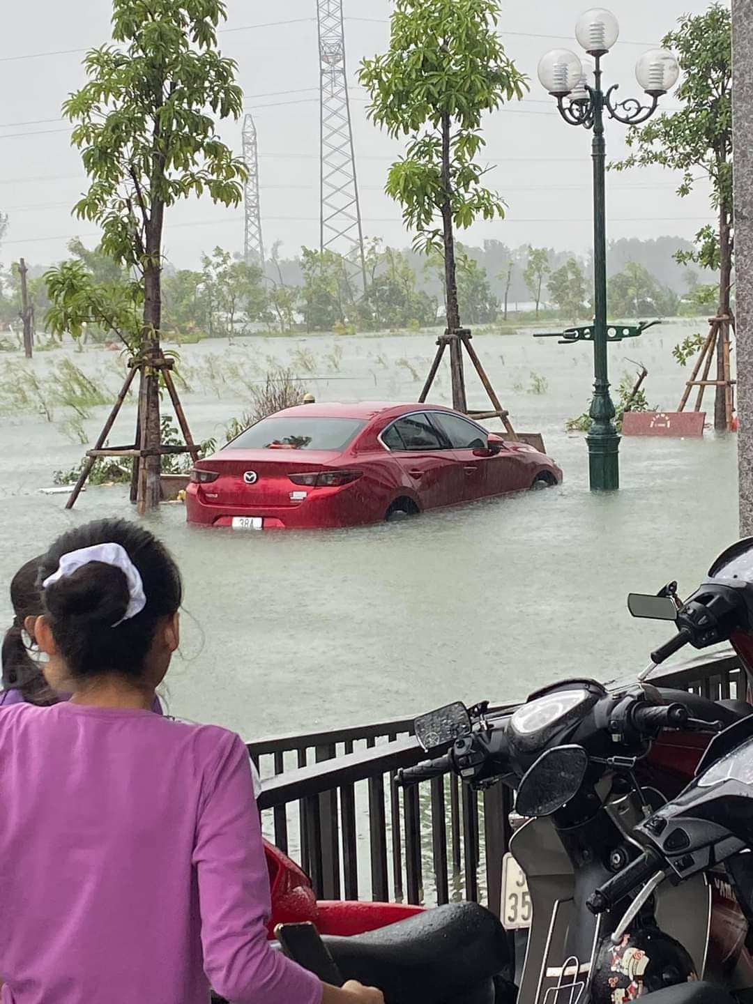 Hà Tĩnh đang ngập sâu thế nào? - Ảnh 4.