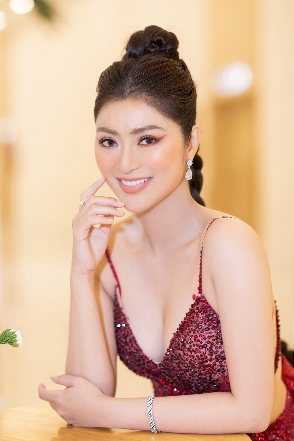 Thanh Trúc diện váy khoe vòng 1, tuyên bố ngưng đóng phim một thời gian - Ảnh 1.