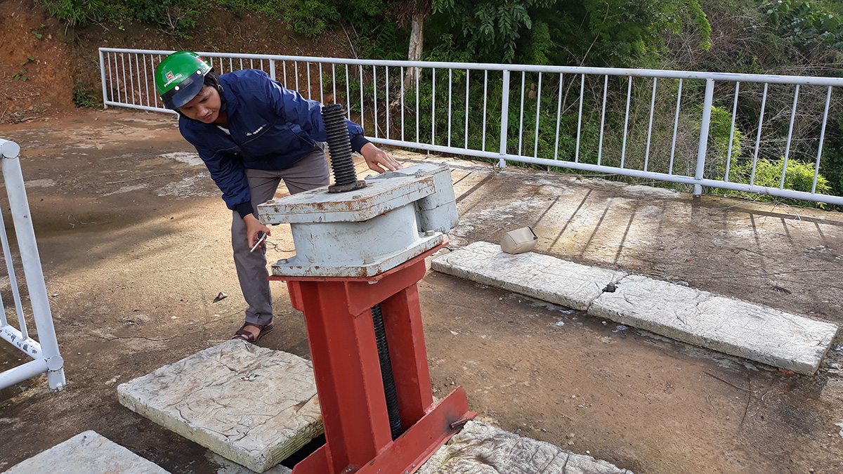 Gia Lai: Công trình thủy lợi 119 tỷ đồng sạt lở, cong vênh trục xả đập - Ảnh 2.