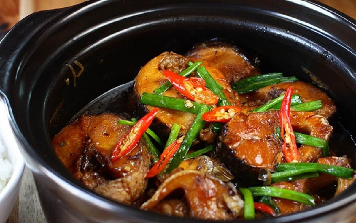 Cá kho không tanh, đậm đà, chắc thịt nhất định phải học &quot;bí kíp&quot; này - Ảnh 4.