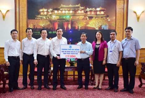 Đà Nẵng hỗ trợ Thừa Thiên Huế khắc phục hậu quả bão số 5 - Ảnh 1. Đà Nẵng hỗ trợ Thừa Thiên Huế khắc phục hậu quả bão số 5 - Ảnh 1.