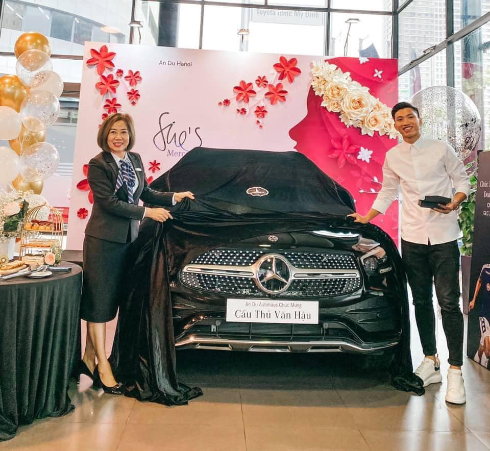 Khám phá xe sang mới tậu của Đoàn Văn Hậu - Mercedes GLC 300 - Ảnh 1.