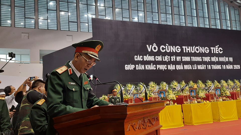 Lễ di quan 22 liệt sĩ Đoàn 337 hy sinh do sạt lở tại Quảng Trị  - Ảnh 8.