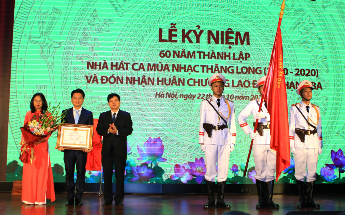 Kỷ niệm 60 năm, Nhà hát Ca múa nhạc Thăng Long đón Huân chương Lao động hạng Ba  - Ảnh 5.