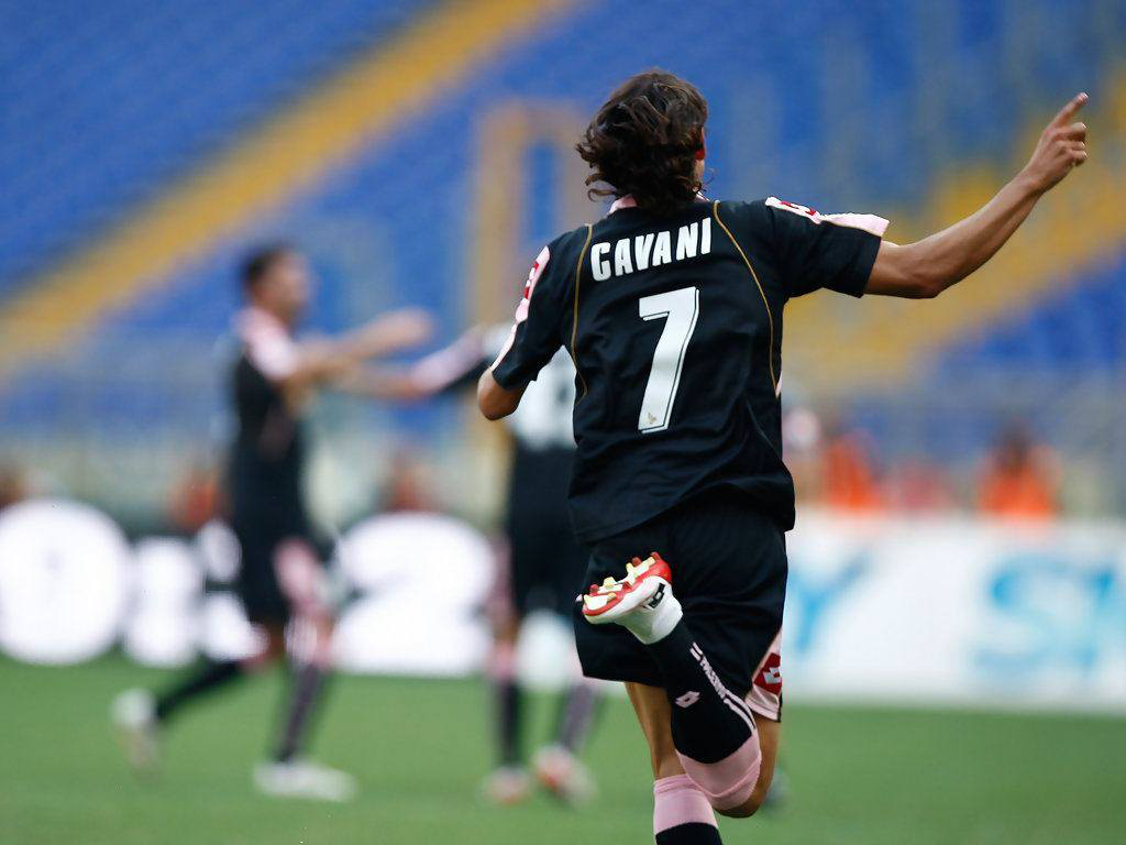 Tiểu sử cầu thủ Edinson Cavani - Hành trình từ niềm đam mê đến đỉnh cao bóng đá thế giới