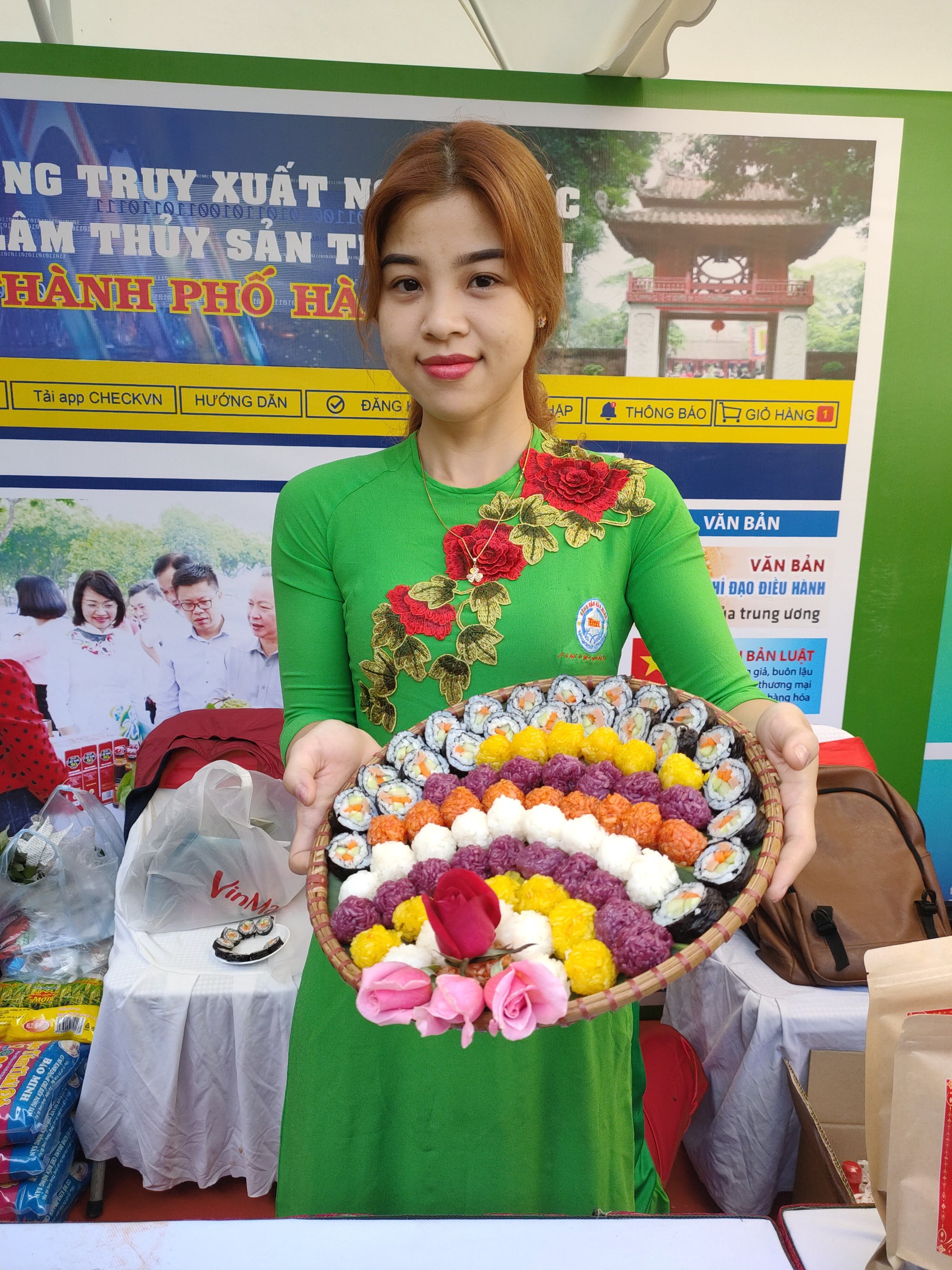 &quot;Bão&quot; đặc sản rau, thịt an toàn ngon, sạch, lạ từ 21 tỉnh, thành ở Thủ đô - Ảnh 7.