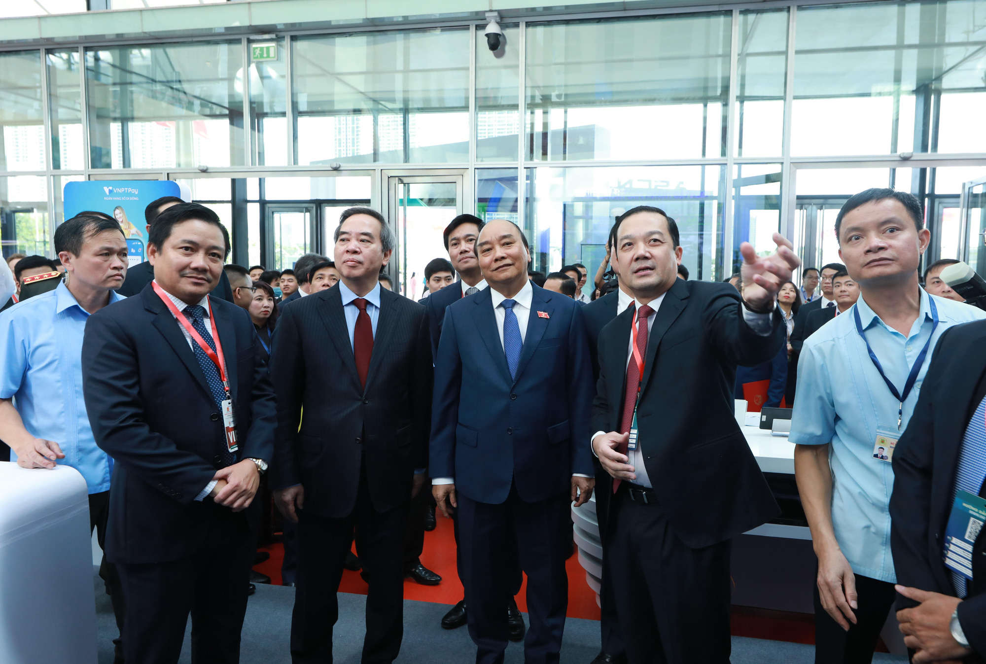 VNPT trình diễn các giải pháp đô thị thông minh “Make in Vietnam” - Ảnh 1.