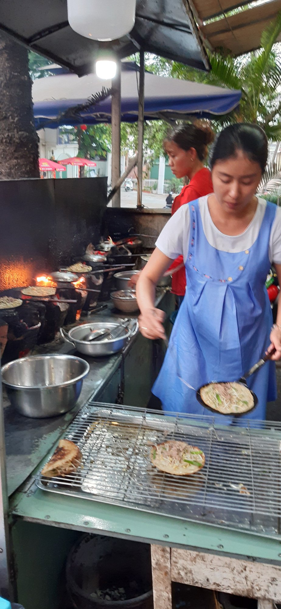 Kể chuyện làng: Bánh xèo - nấm mối - Ảnh 1.