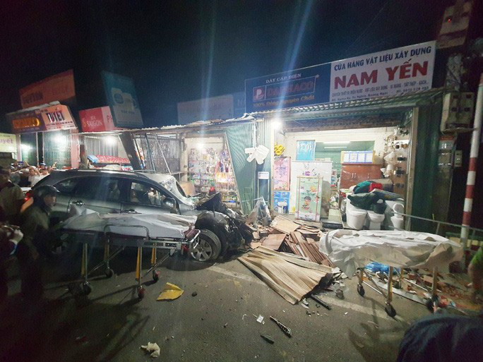 Vụ tai nạn ô tô lao vào 4 nhà dân làm 3 người chết, 3 người bị thương:  Tài xế xe tải trình diện công an - Ảnh 2.
