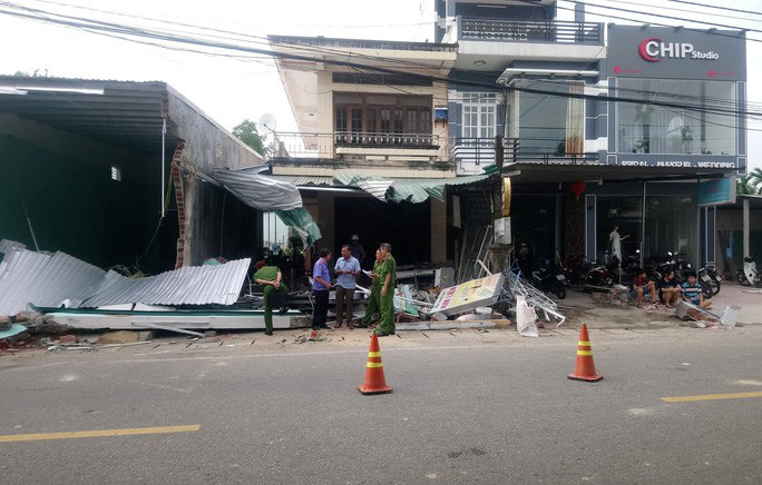 Vụ tai nạn ô tô lao vào 4 nhà dân làm 3 người chết, 3 người bị thương:  Tài xế xe tải trình diện công an - Ảnh 8.