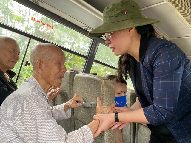 Bí thư Tỉnh ủy, Chủ tịch HĐND tỉnh Quảng Ngãi kiểm tra, đôn đốc chống bão số 9 - Ảnh 1. Bí thư Tỉnh ủy, Chủ tịch HĐND tỉnh Quảng Ngãi kiểm tra, đôn đốc chống bão số 9 - Ảnh 1.