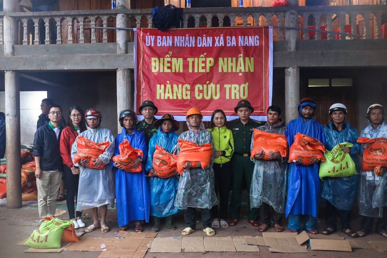 Đừng nói gạo, mì tôm nhiều bởi những suất quà giúp người dân vượt qua khó khăn trong đợt lũ tiếp theo - Ảnh 3.