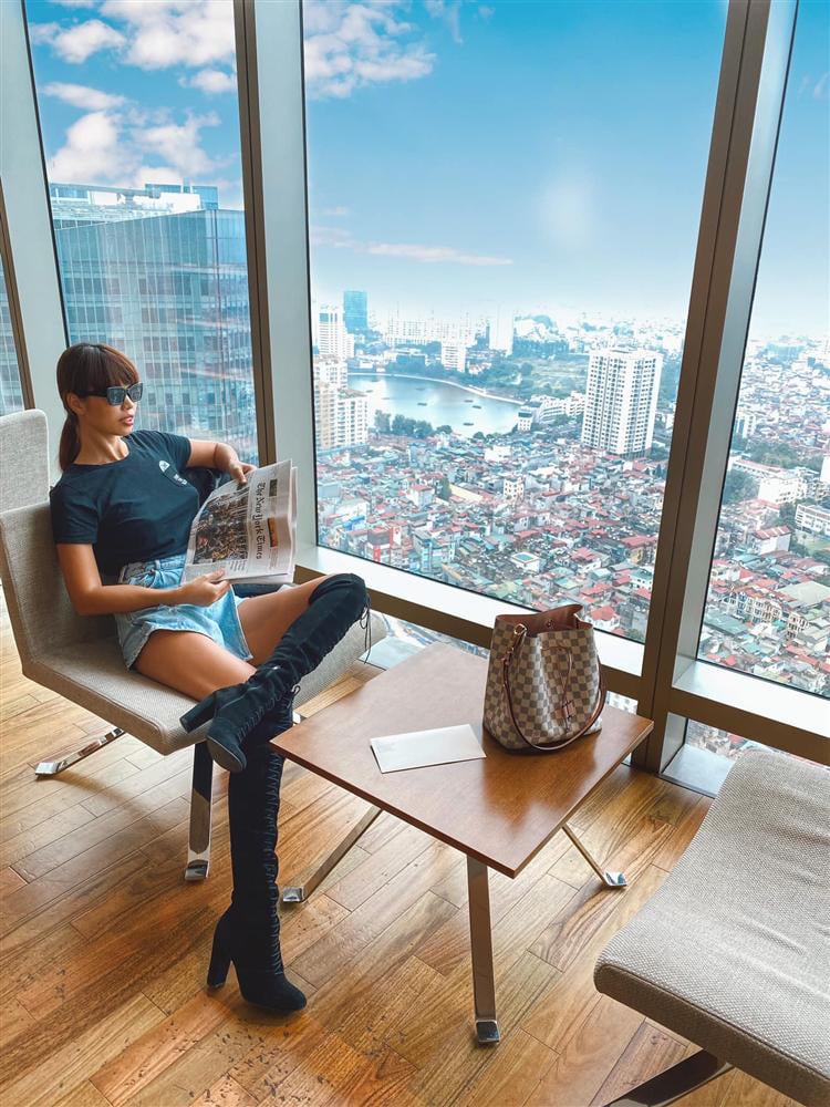 Siêu mẫu Hà Anh bị mắng vô lương tâm vì không giúp đỡ miền Trung, nổ ra cuộc “khẩu chiến” với anti-fan - Ảnh 1.