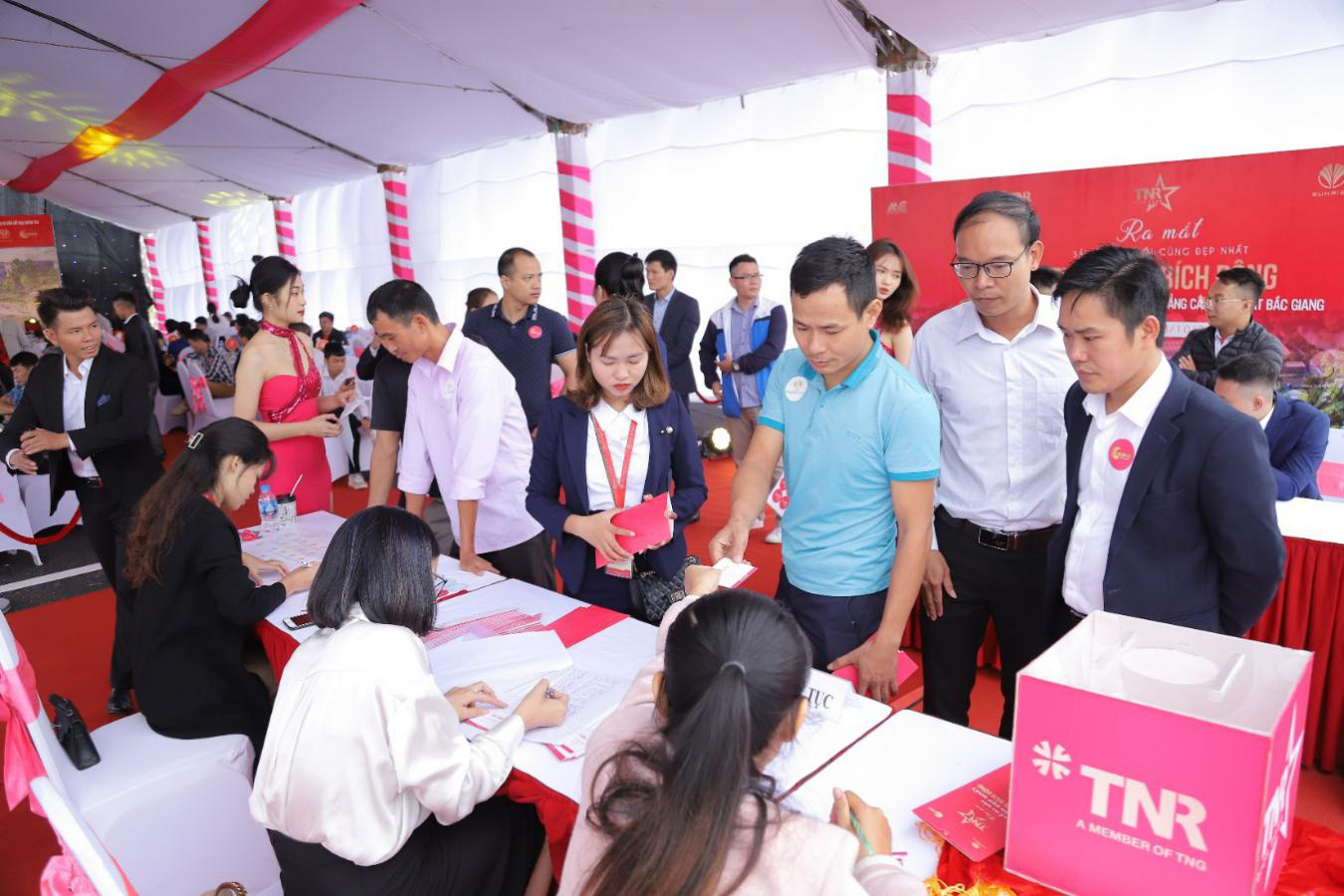 Giải mã sức hút của TNR Stars Bích Động tại thị trường Bắc Giang - Ảnh 2. Giải mã sức hút của TNR Stars Bích Động tại thị trường Bắc Giang - Ảnh 2.