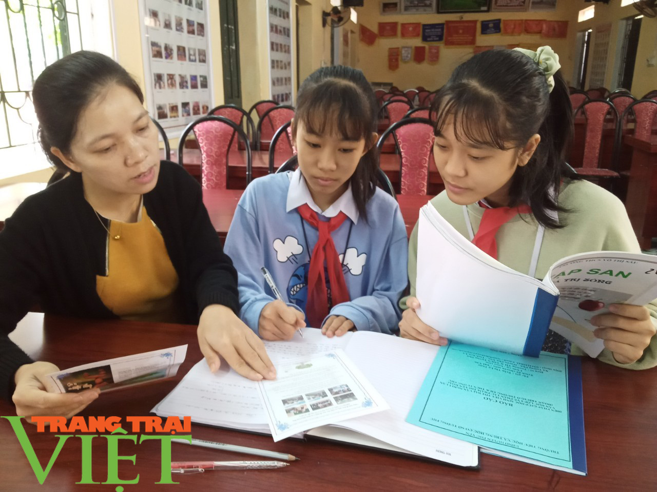 Nữ sinh say mê nghiên cứu khoa học kỹ thuật - Ảnh 2. Nữ sinh say mê nghiên cứu khoa học kỹ thuật - Ảnh 2.