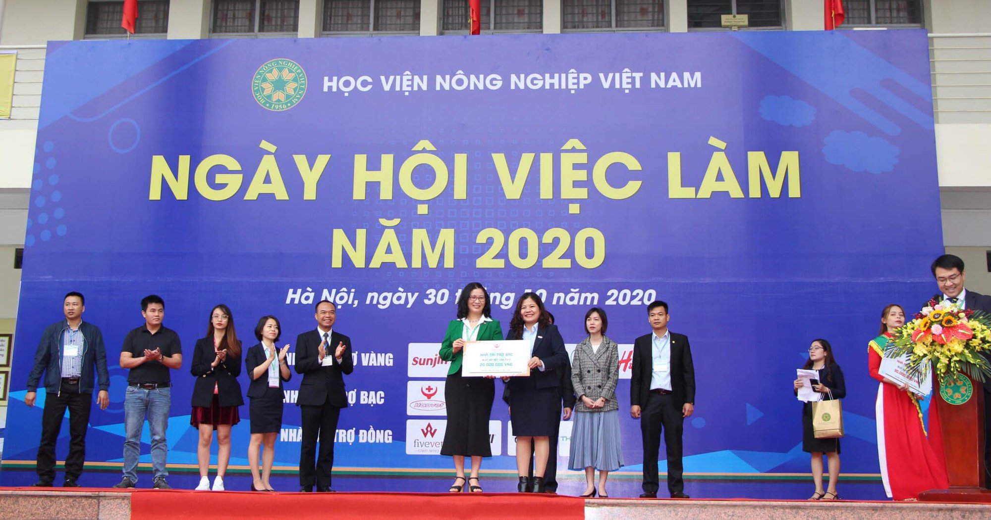 54 doanh nghiệp đổ về Học viện Nông nghiệp Việt Nam tuyển dụng 3.652 chỉ tiêu việc làm - Ảnh 1.
