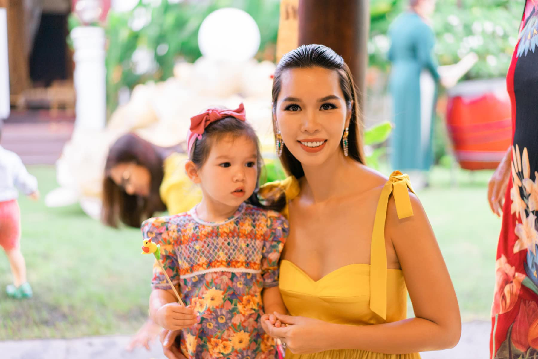 Siêu mẫu Hà Anh táo bạo mặc bikini gây &quot;bỏng mắt&quot; dân tình, triết lý về cách yêu cơ thể - Ảnh 6.