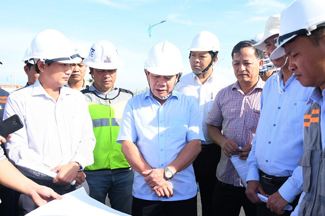 Quảng Ngãi: Công trình chào mừng Đại hội tỉnh cầu 2.300 tỷ, có gỡ vướng kịp để hoàn thành?  - Ảnh 5.