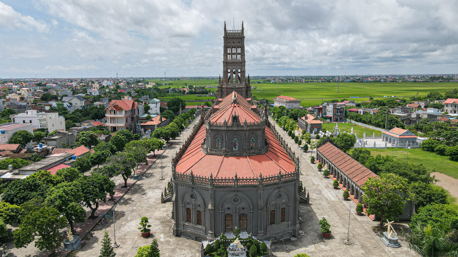 Đền Thánh Sa Châu - nhà thờ Nam Định đẹp uy nghi như ở trời Âu - Ảnh 4.