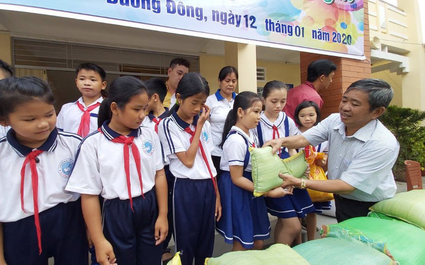 Lạng Sơn: Phân bổ hơn 2.753 tấn gạo hỗ trợ cho học sinh khó khăn - Ảnh 1. Lạng Sơn: Phân bổ hơn 2.753 tấn gạo hỗ trợ cho học sinh khó khăn - Ảnh 1.