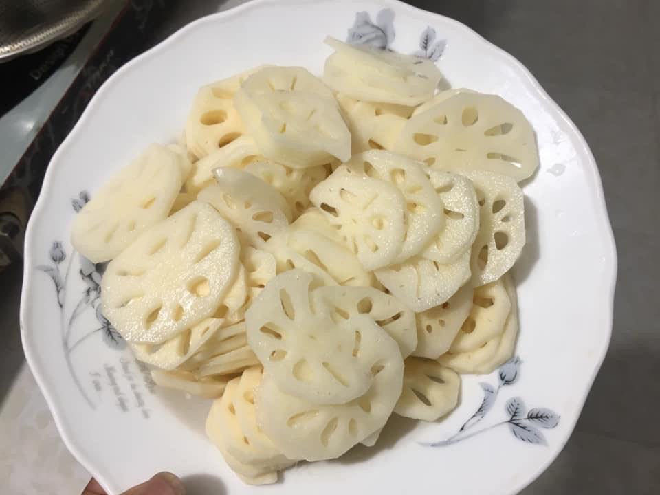 Củ sen tươi 7,9 lỗ, vì sao giá cao ngất, dân sành vẫn mua cả tạ về ăn? - Ảnh 5.