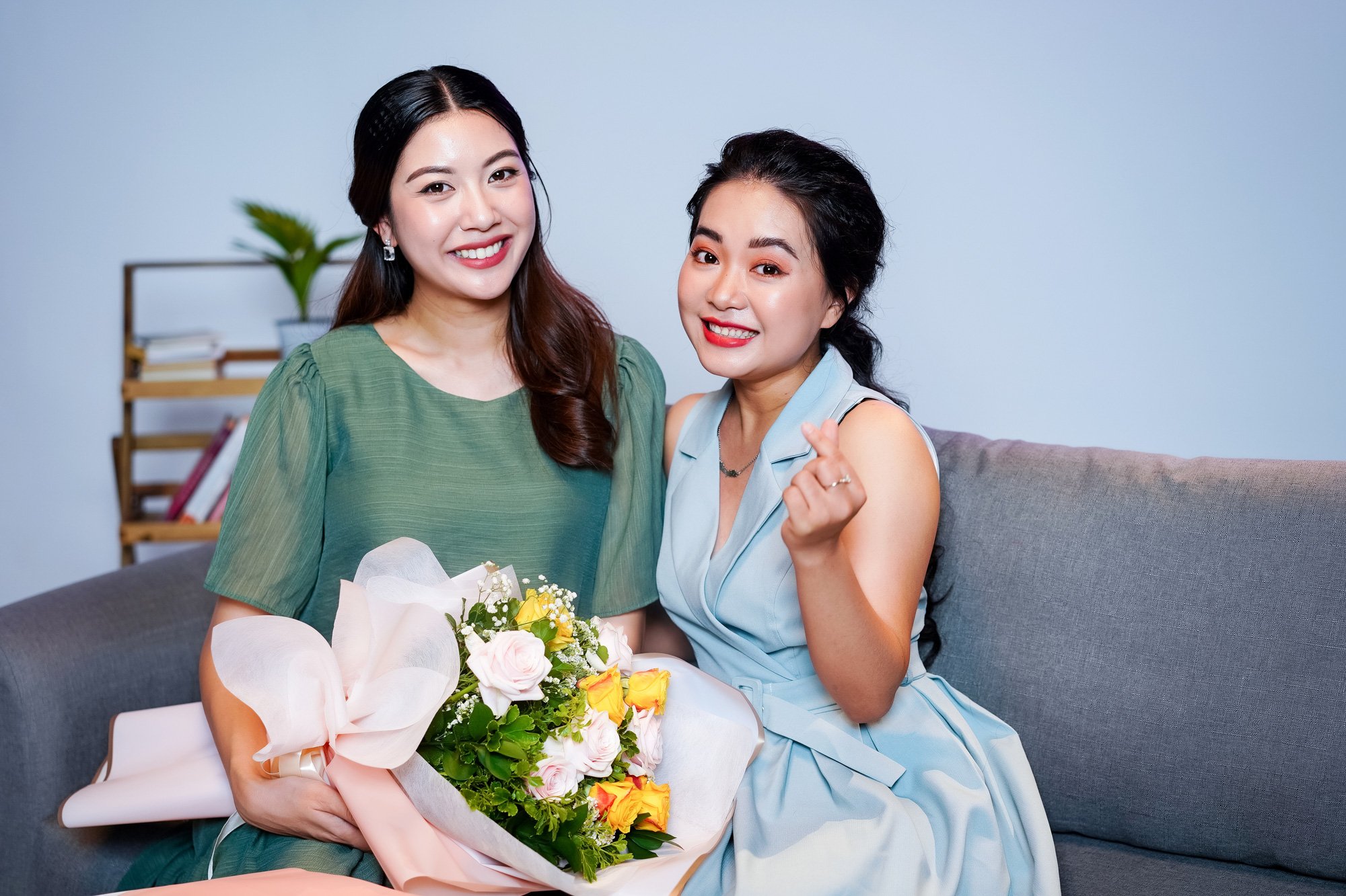Thuý Vân ôm bầu dẫn chương trình, mong muốn phụ nữ tự tin hạnh phúc hơn - Ảnh 1.