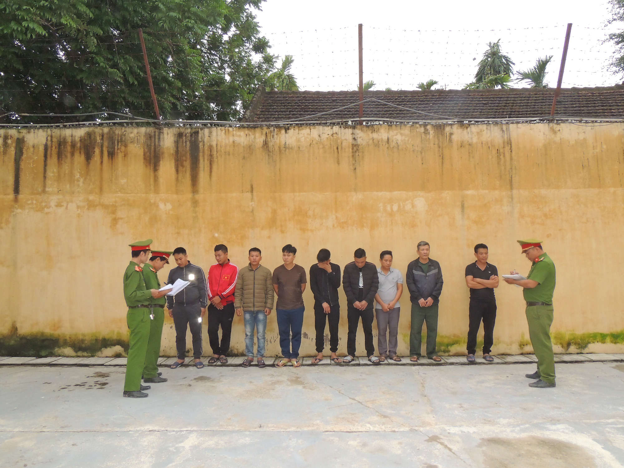 đánh bạc.jpg đánh bạc.jpg