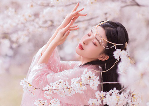 Mỹ nữ có chồng nhưng vẫn quyến rũ được hoàng đế, sau nổi tiếng vì quyền khuynh triều đình - Ảnh 2.