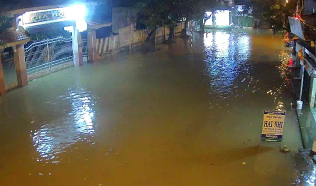 TT-Huế: Sơ tán 37.000 người, 2 hồ thủy điện nước về bao nhiêu phải xả bấy nhiêu  - Ảnh 4.