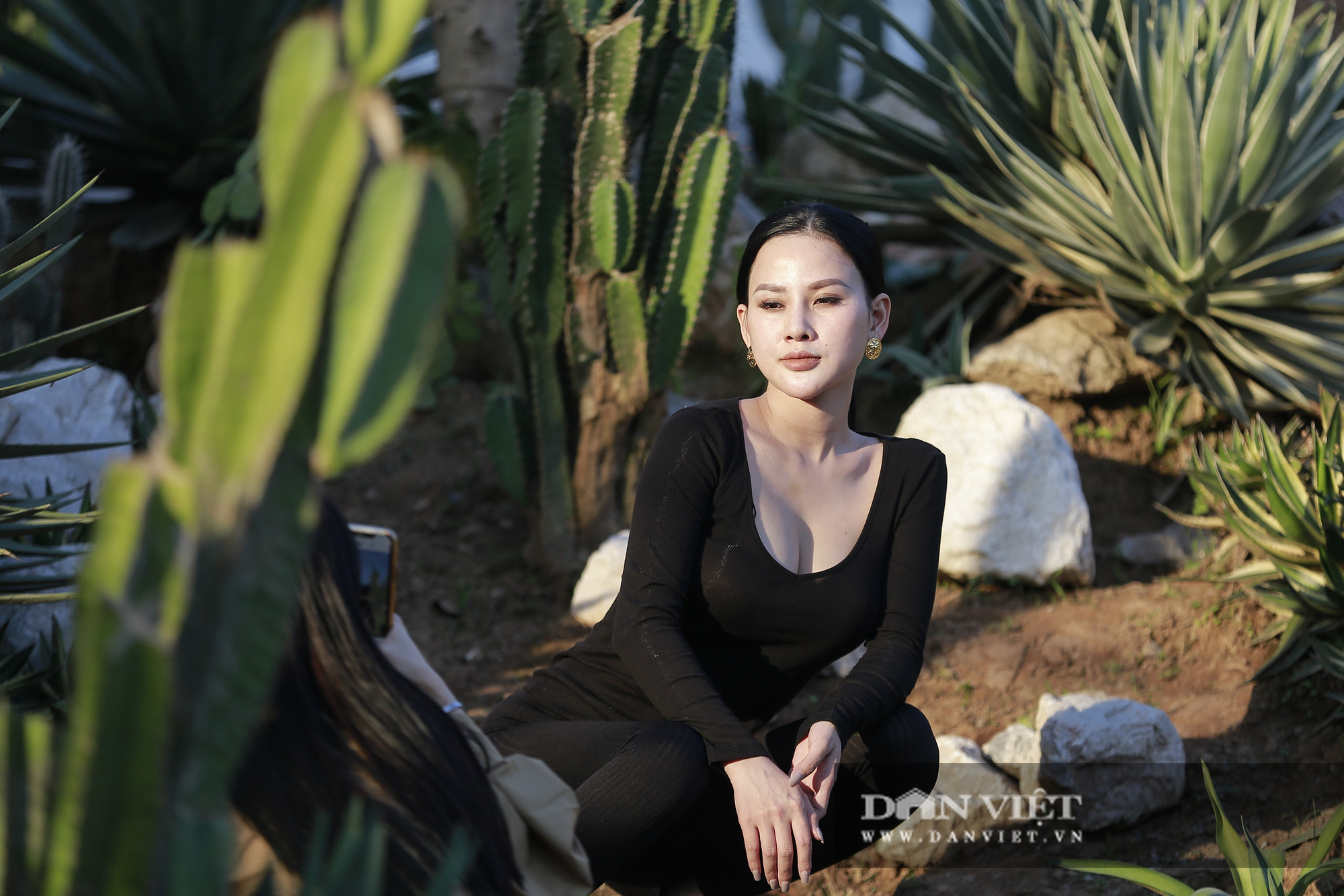 Vườn xương rồng Cacti Zone 'siêu chất' thu hút giới trẻ Hà Nội - Ảnh 4.