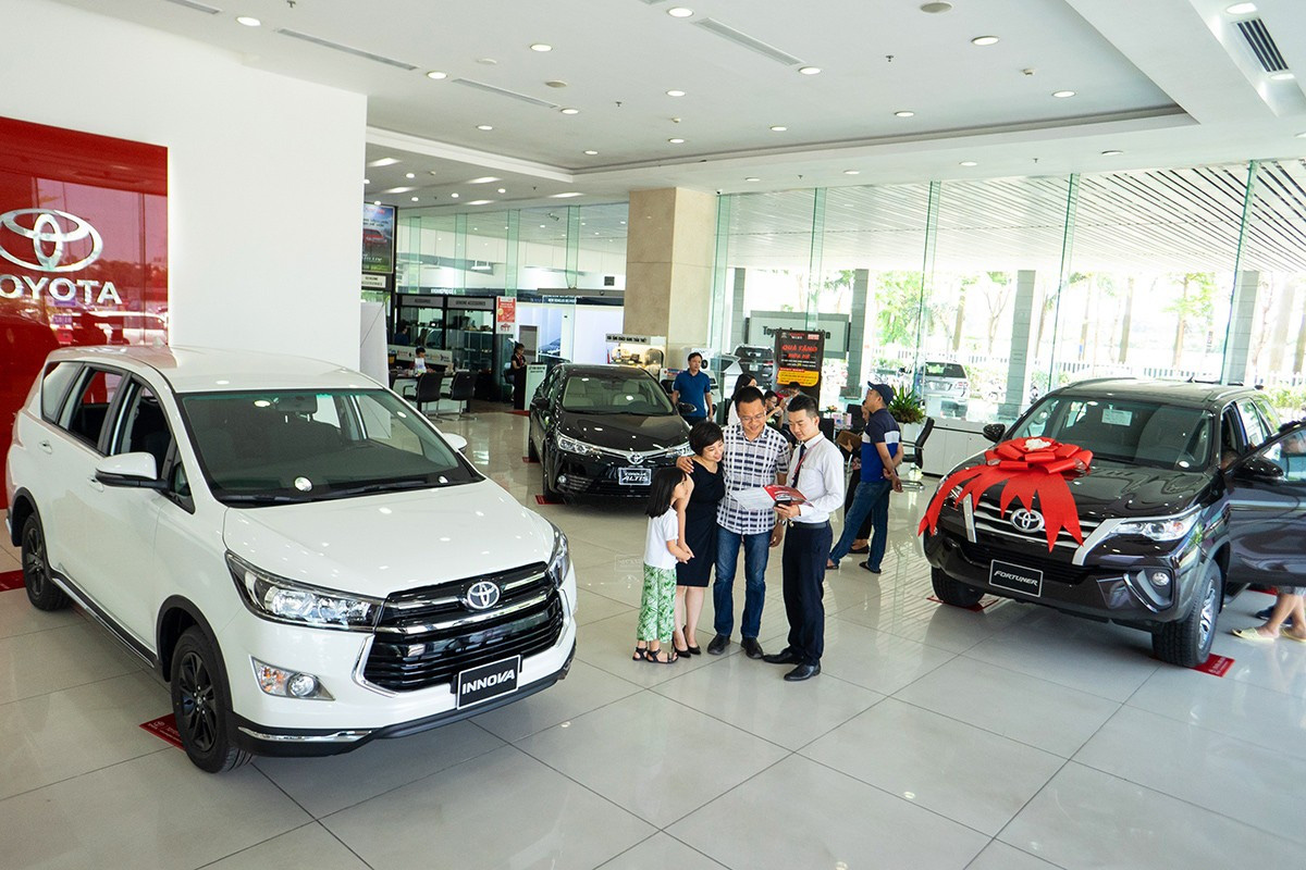 Thị trường ô tô "bứt tốc" chạy đua cuối năm - Ảnh 2. Thị trường ô tô "bứt tốc" chạy đua cuối năm - Ảnh 2.