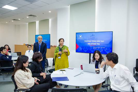 Kỳ thi “khắc nghiệt nhất trong đời” của học viên bác sĩ nội trú VinUni - Ảnh 1.