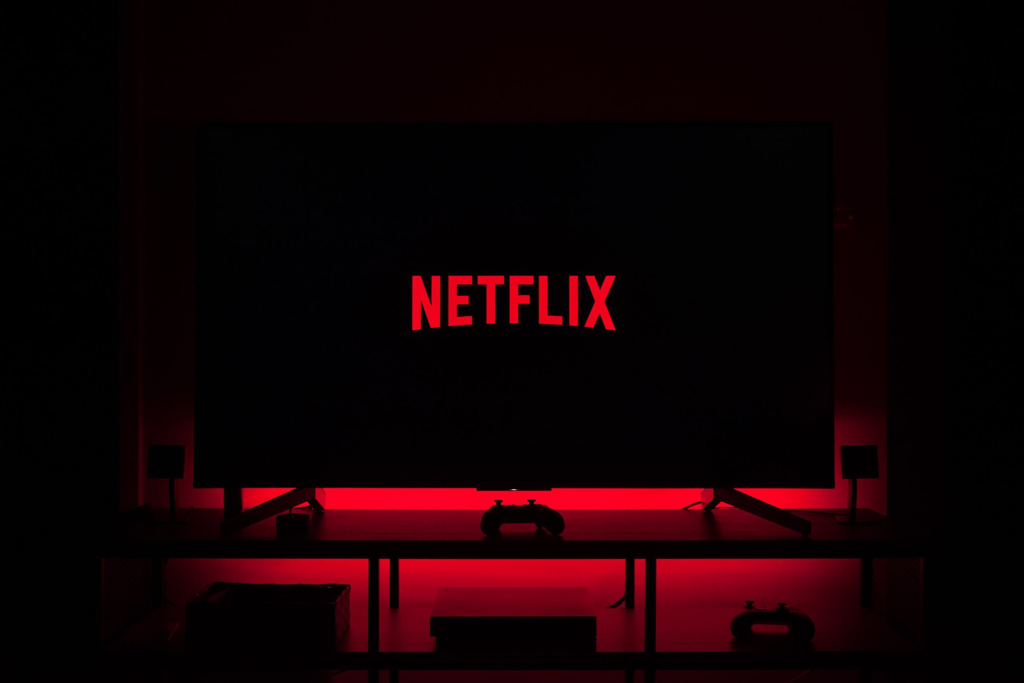 Liệu có thể xử lí vi phạm pháp luật của Netflix - Ảnh 1.