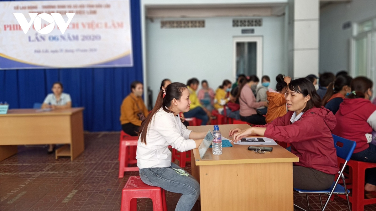 Gần 4.000 người tìm được việc làm sau dịch Covid-19 - Ảnh 1. Gần 4.000 người tìm được việc làm sau dịch Covid-19 - Ảnh 1.