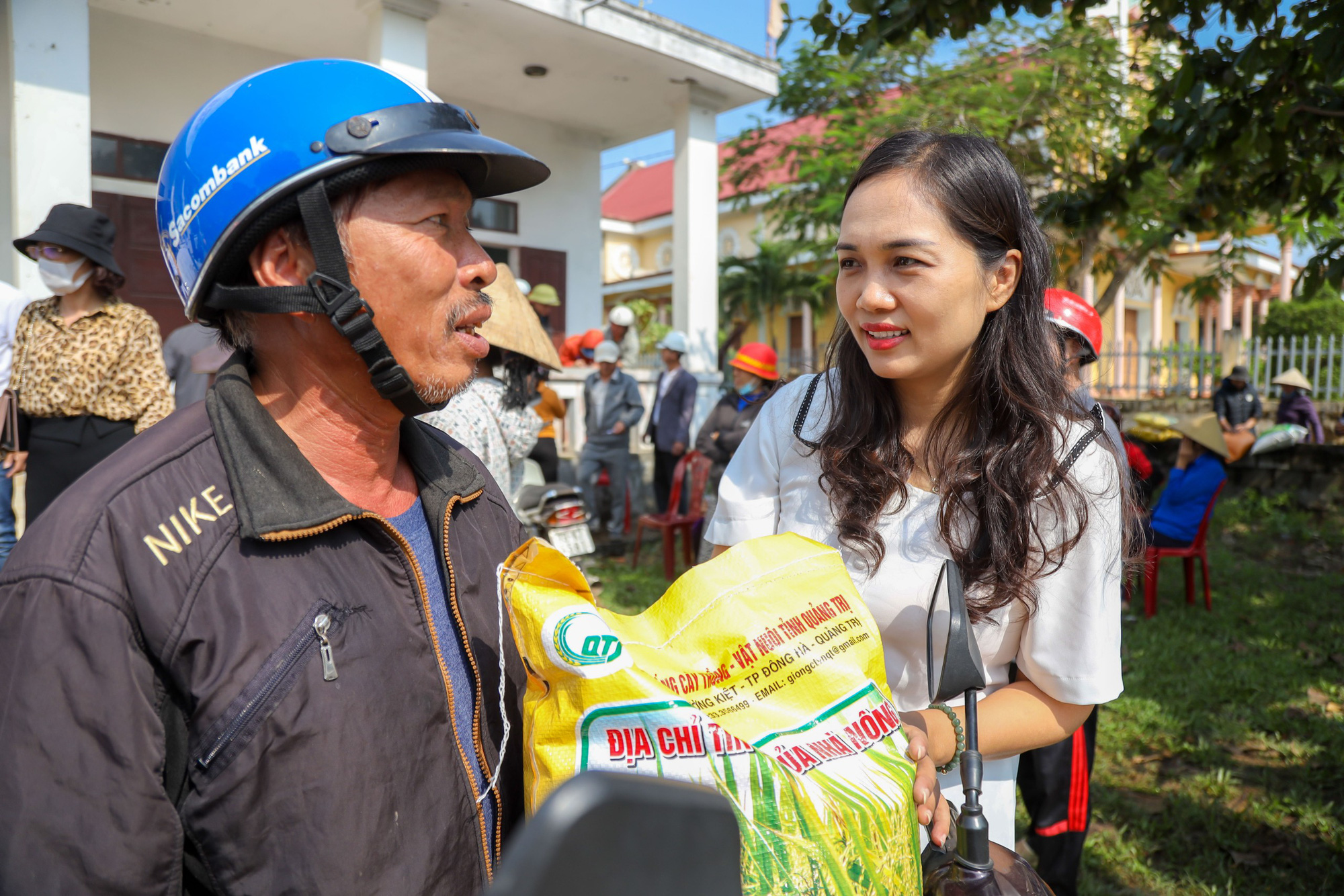 “Trao cần câu” giúp bà con vùng lũ Quảng Trạch (Quảng Bình) tái sản xuất vụ lúa đông xuân - Ảnh 5.